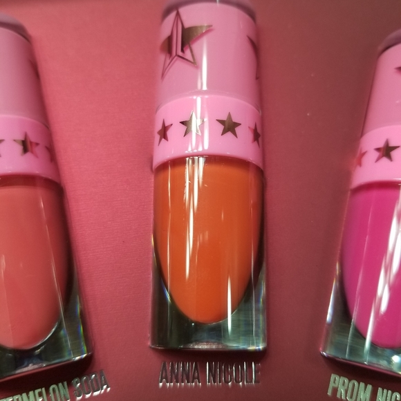 2/$18 Jeffree Star Mini Velour Liquid Lipstick in ANNA NICOLE - Picture 3 of 3